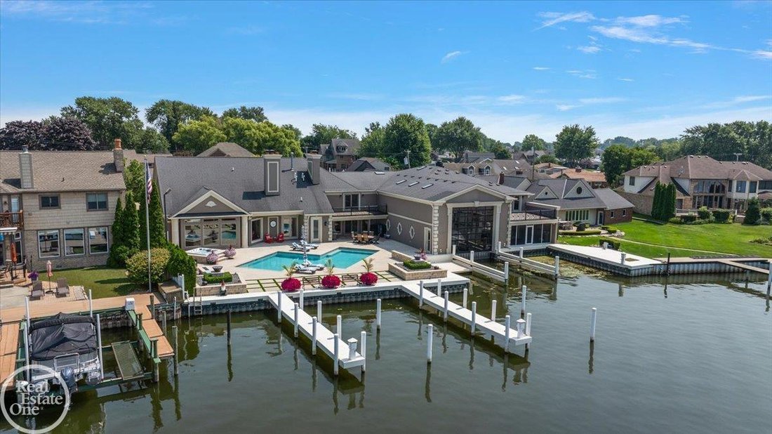House in Mount Clemens, Michigan, United States 5 - 16065400