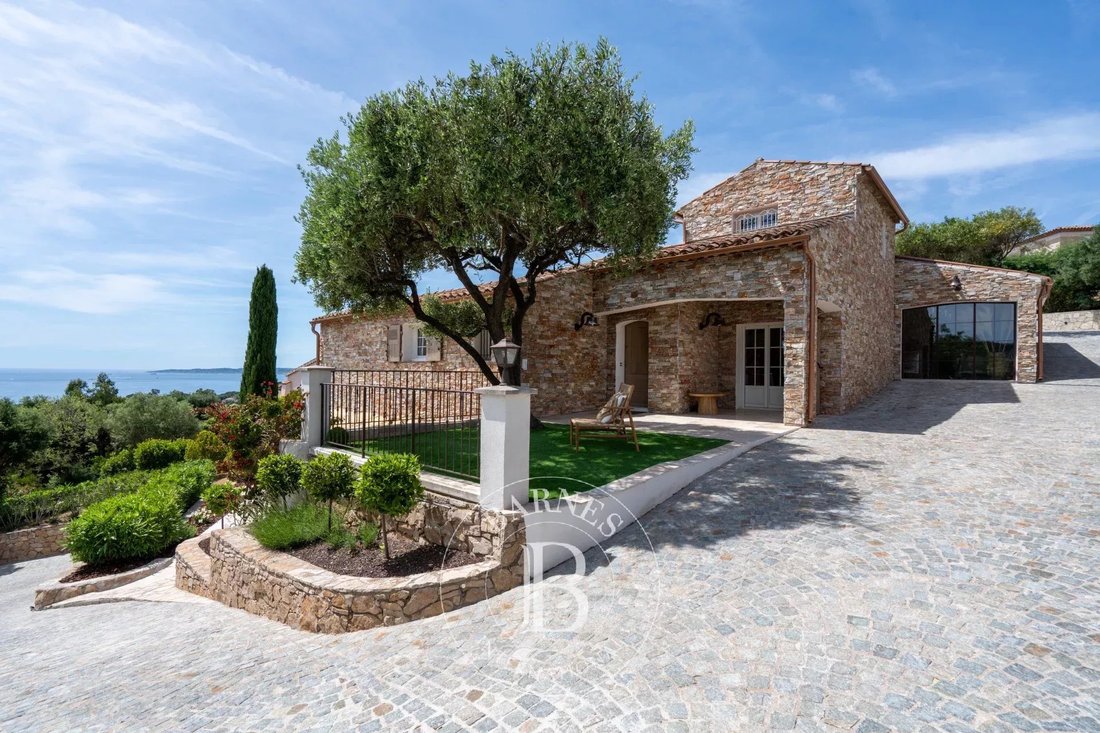 Villa in French Riviera, Provence-Alpes-Côte d'Azur, France 2 - 15711557