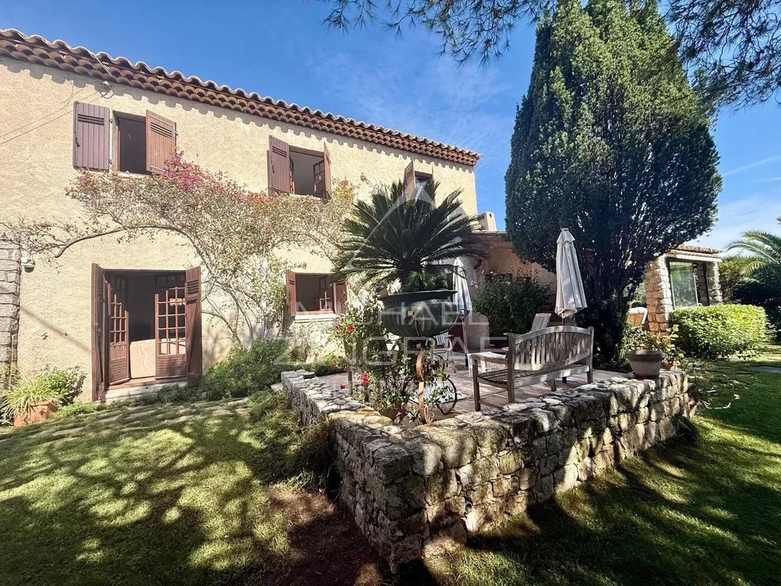 Villa in Antibes, Provence-Alpes-Côte d'Azur, France 1 - 16150478
