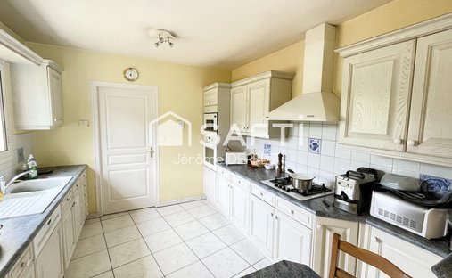 Castle for Sale in Mareuil-sur-Lay-Dissais, Pays de la Loire, France