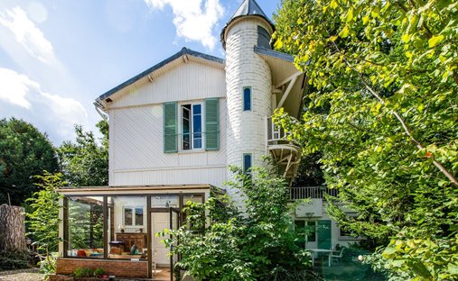 House in Houssières, Châtenay-Malabry, France 1
