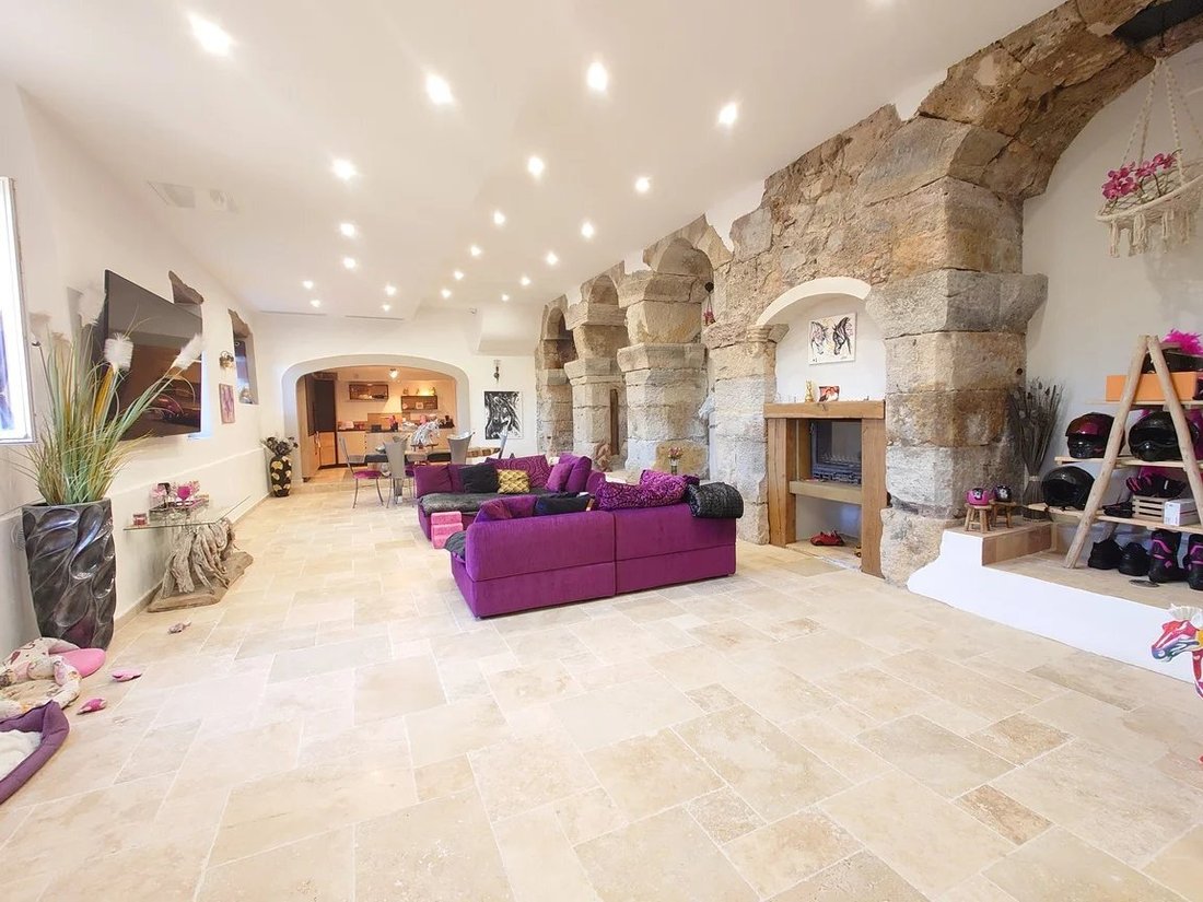 Estate in Trans-en-Provence, Provence-Alpes-Côte d'Azur, France 3 - 12759588