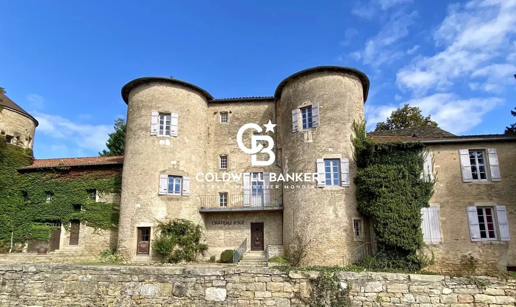 Igé (71) – 13th Century Medieval Château