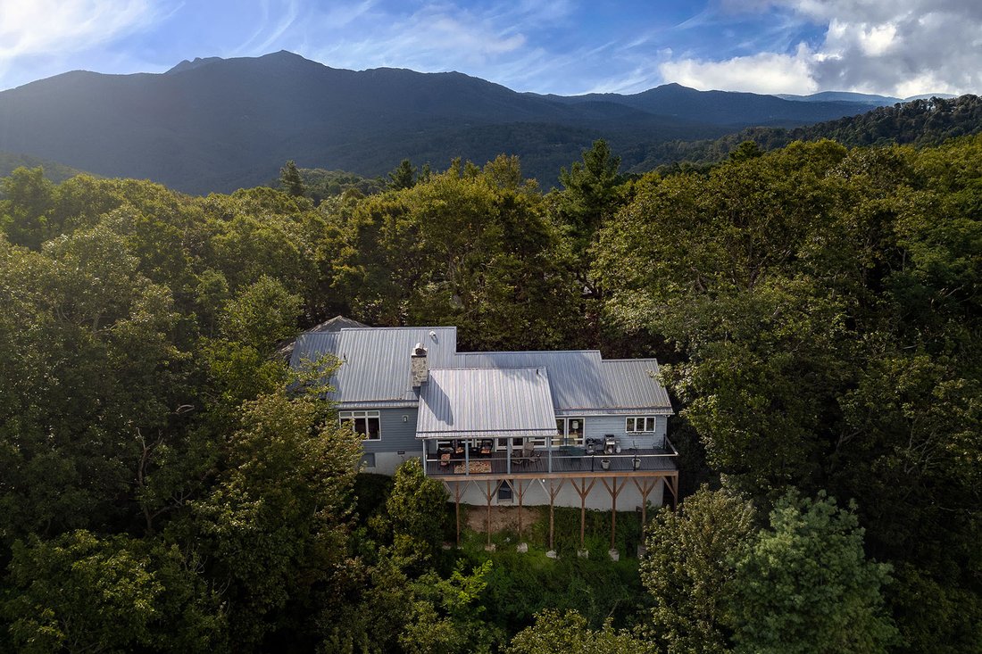 Misty Mountain Blowing Rock In Blowing Rock, North Carolina, United ...