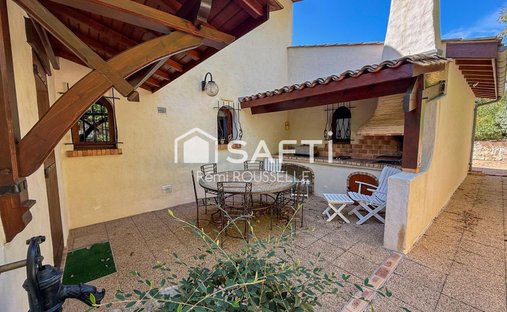 Propriété D'exception Avec 2 Maisons Indépendantes, Piscine Et Jardin Paysager