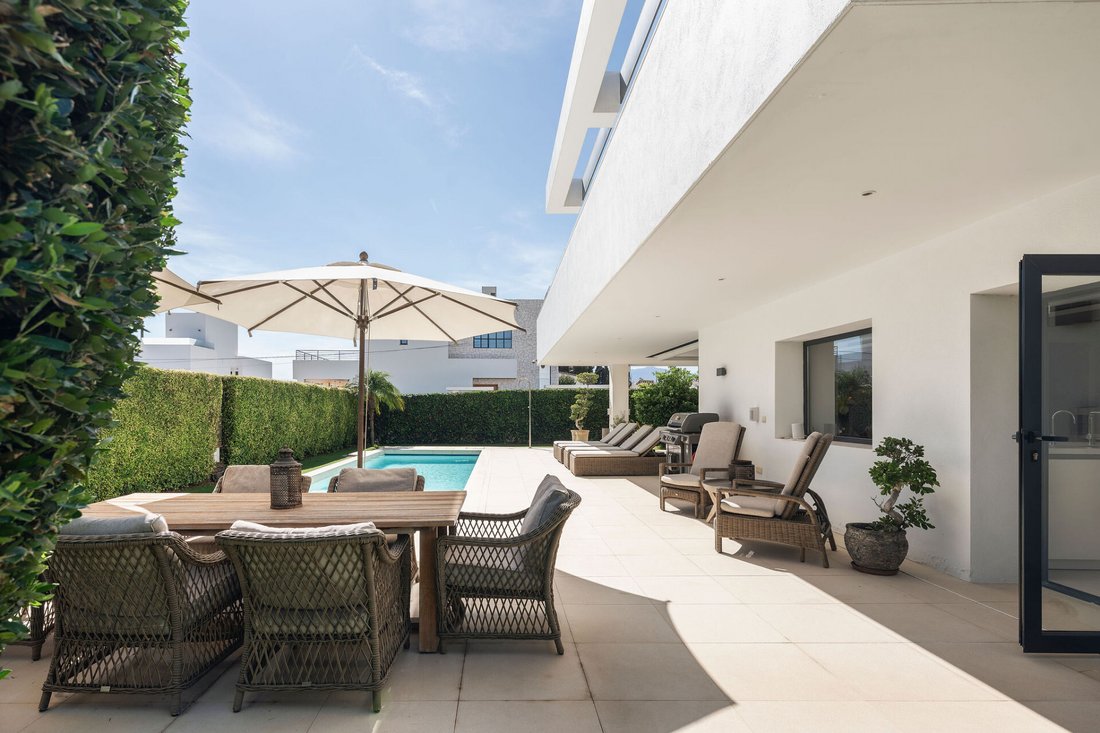 Villa in San Pedro de Alcantara, Andalusia, Spain 3 - 15386097