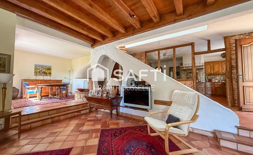 Propriété D'exception Avec 2 Maisons Indépendantes, Piscine Et Jardin Paysager