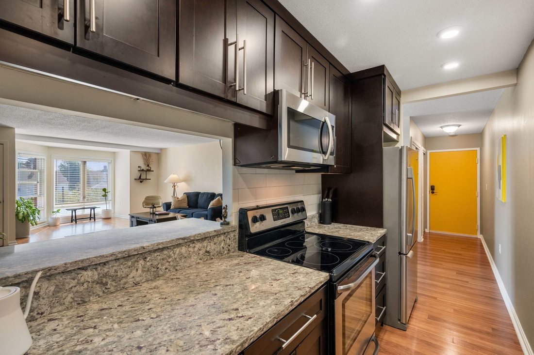 Condo in Medford, Massachusetts, United States 2 - 16175677