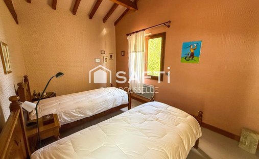 Propriété D'exception Avec 2 Maisons Indépendantes, Piscine Et Jardin Paysager