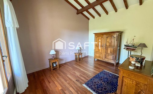 Propriété D'exception Avec 2 Maisons Indépendantes, Piscine Et Jardin Paysager