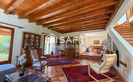 Propriété D'exception Avec 2 Maisons Indépendantes, Piscine Et Jardin Paysager