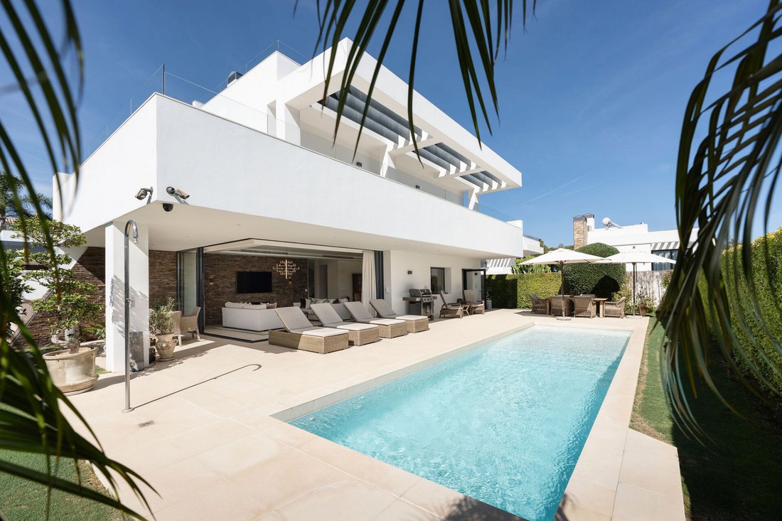 Villa in San Pedro de Alcantara, Andalusia, Spain 1 - 15386097