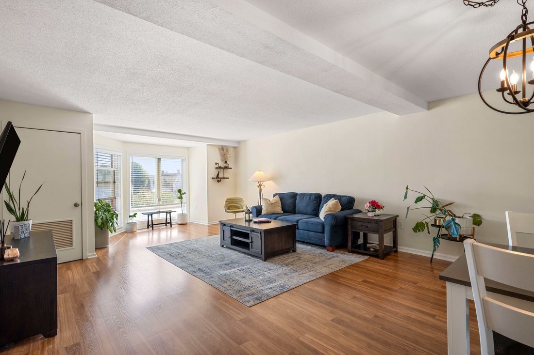Condo in Medford, Massachusetts, United States 1 - 16175677