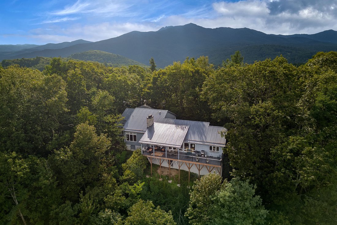 Misty Mountain Blowing Rock In Blowing Rock, North Carolina, United ...