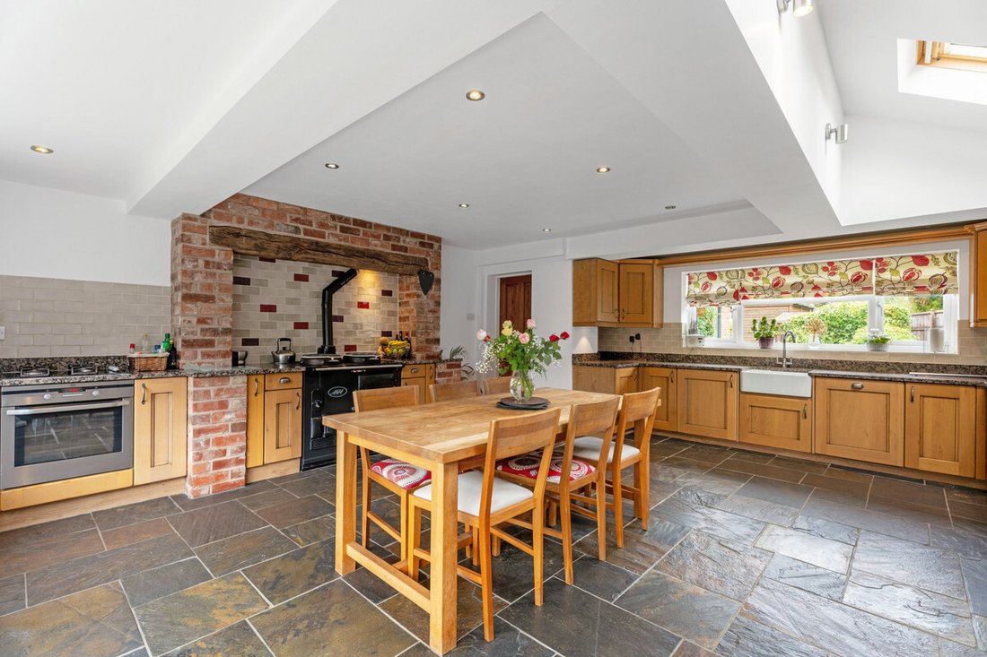 House in Hanbury, England 3 - 16172585