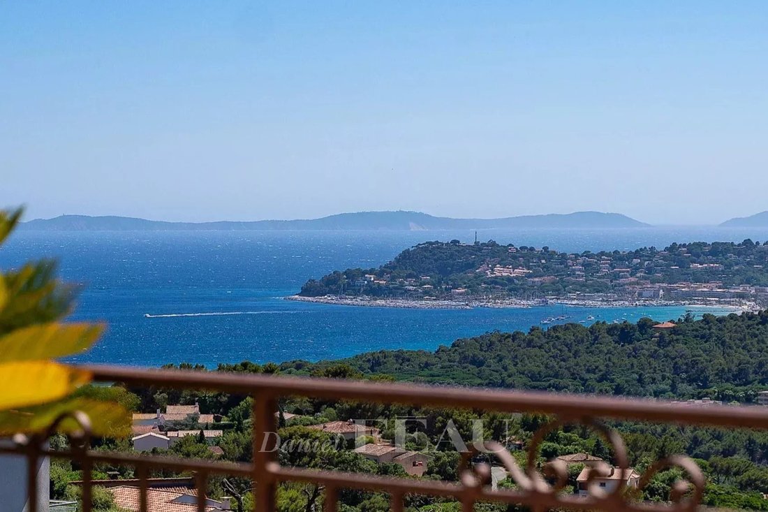 Villa in La Croix-Valmer, Provence-Alpes-Côte d'Azur, France 1 - 16108268