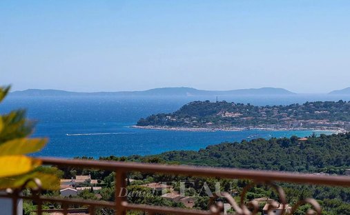 Villa in La Croix-Valmer, Provence-Alpes-Côte d'Azur, France 1