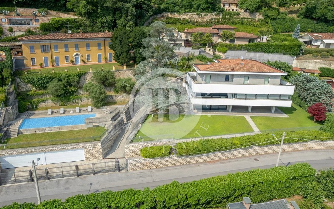 House in Historic Center, Brescia, Lombardy 3 - 15590314