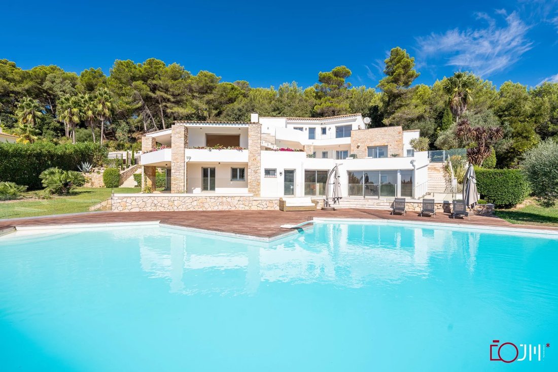 Estate in Mougins, Provence-Alpes-Côte d'Azur, France 4 - 16179827