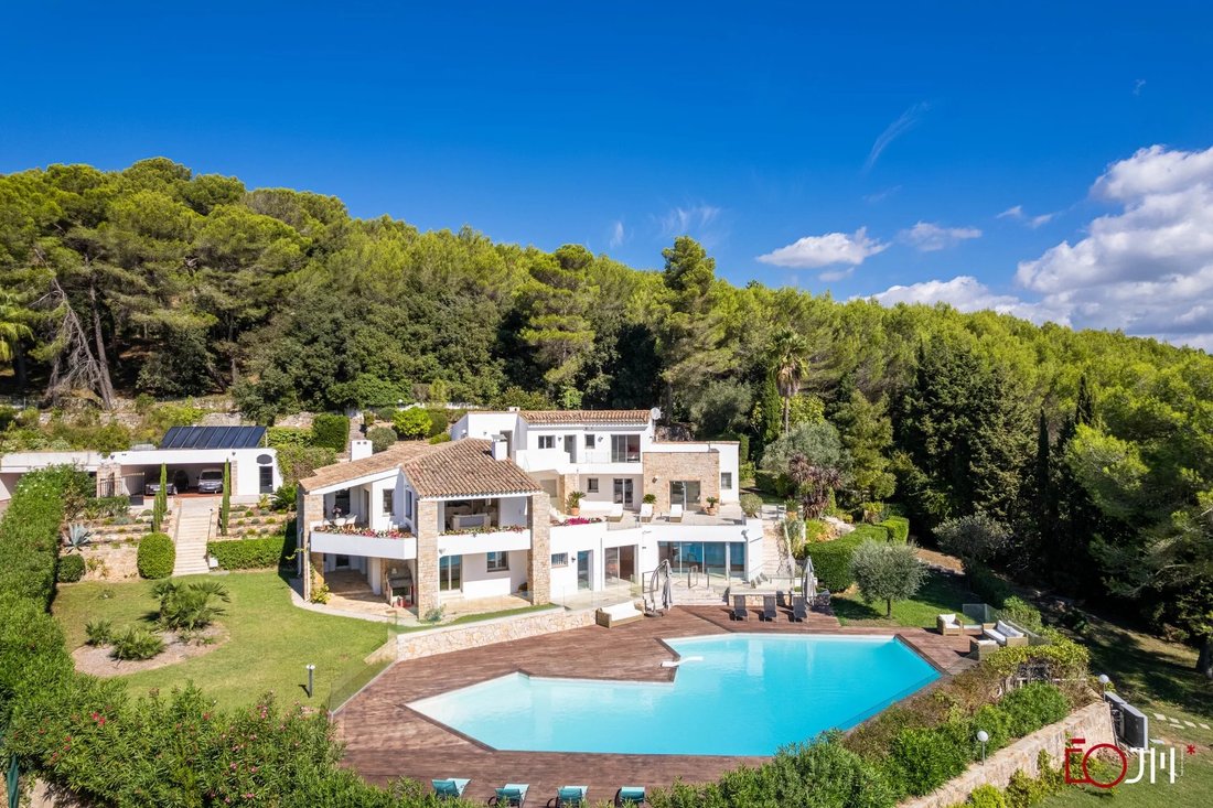 Estate in Mougins, Provence-Alpes-Côte d'Azur, France 3 - 16179827