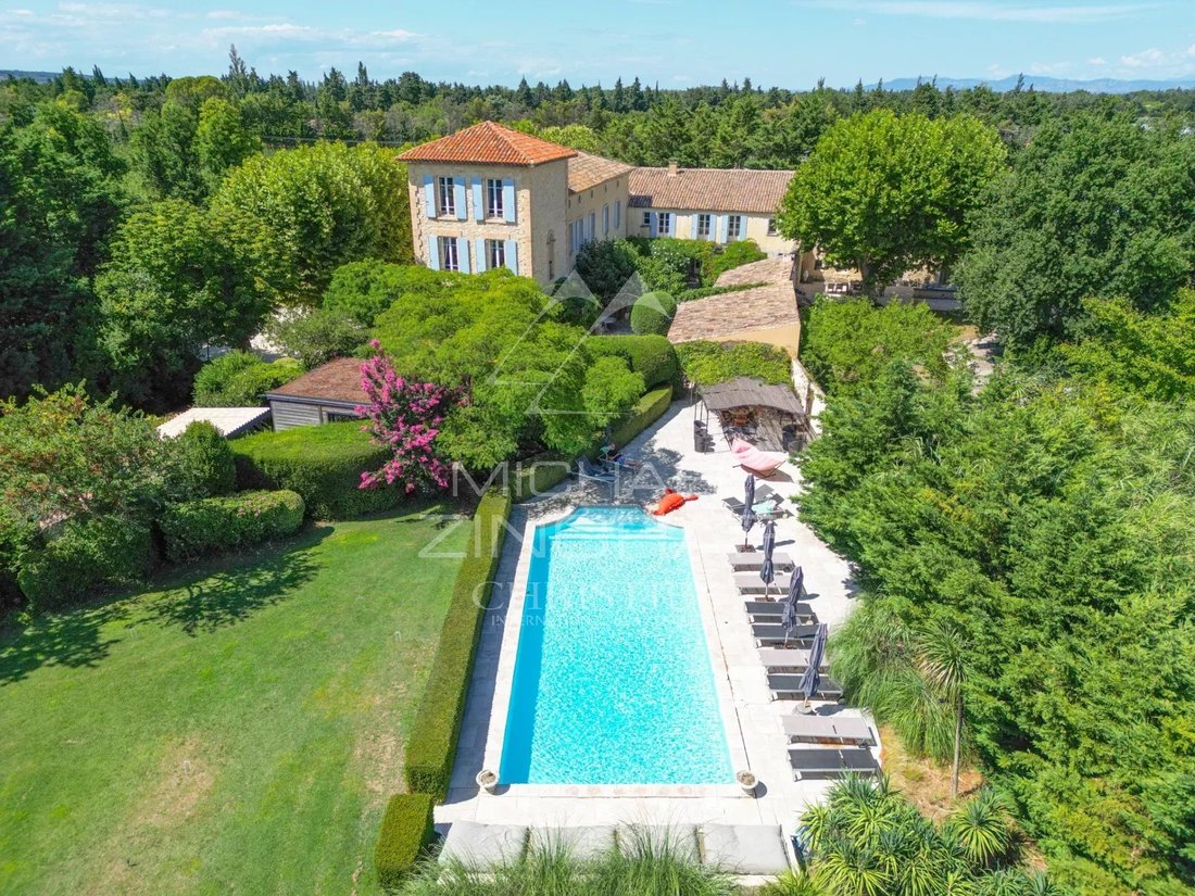 Estate in Nevons-route d'Apt, L'Isle-sur-la-Sorgue, France 1 - 16176046