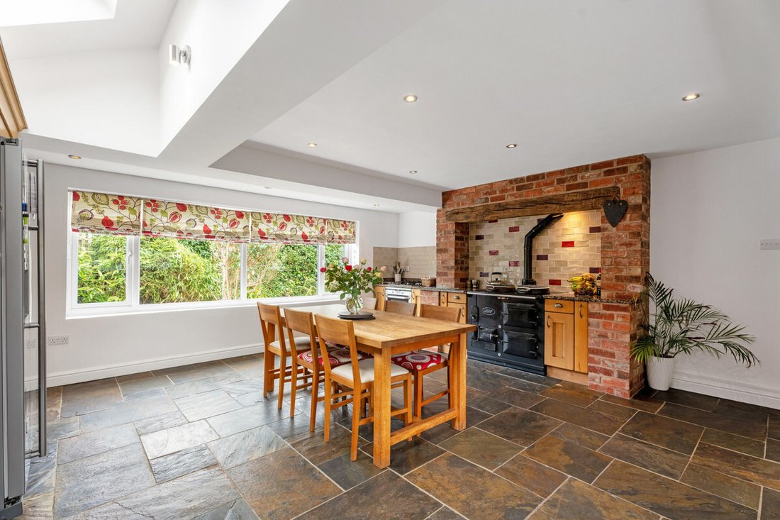 House in Hanbury, England 5 - 16172585
