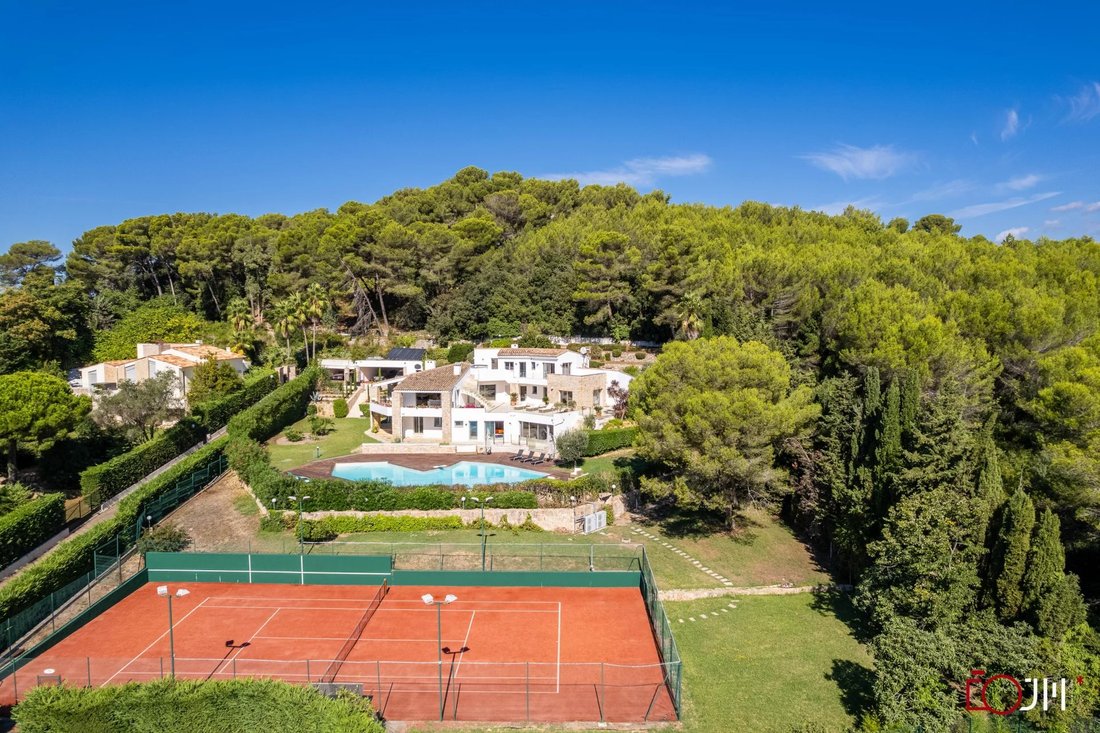 Estate in Mougins, Provence-Alpes-Côte d'Azur, France 2 - 16179827