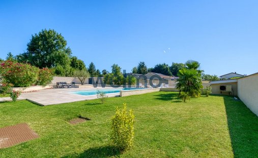 Castle for Sale in Villefranche-sur-Saone, Auvergne-Rhône-Alpes, France