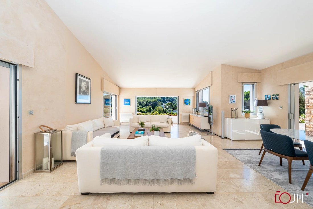 Estate in Mougins, Provence-Alpes-Côte d'Azur, France 4 - 16179827