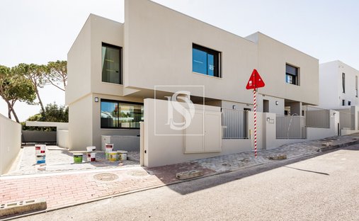 Villa in Oeiras e Sao Juliao da Barra, Paco de Arcos e Caxias, Lisbon, Portugal 1