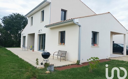 House in Corme-Royal, Nouvelle-Aquitaine, France 1