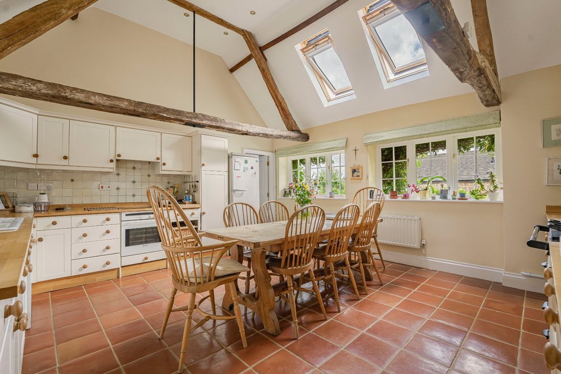House in Horley, England 2 - 16175937