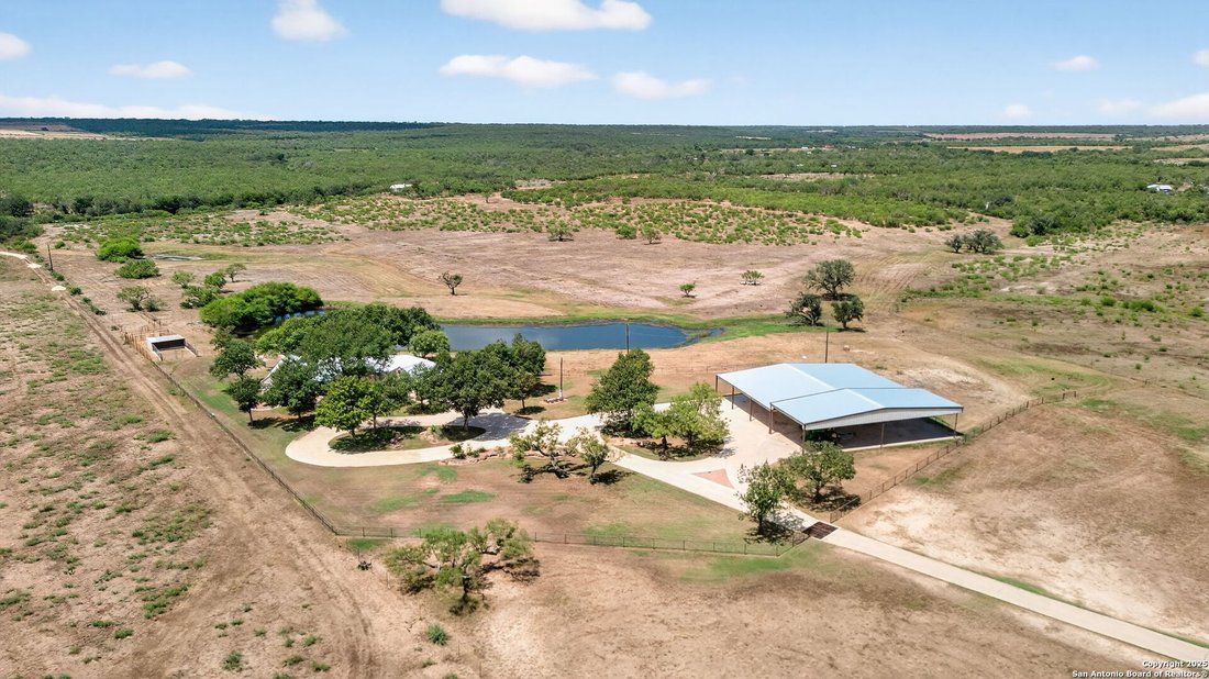 Casa a Devine, Texas, Stati Uniti 2 - 16177206