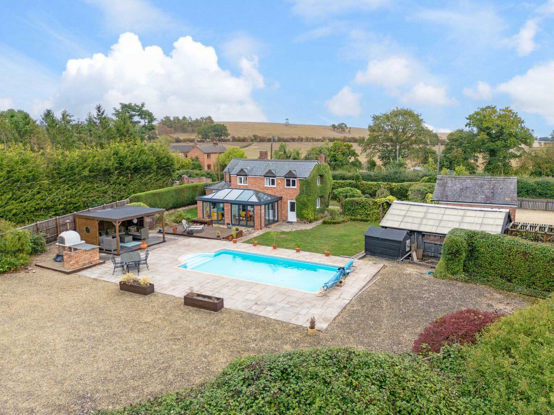 House in Hanbury, England 2 - 16172585