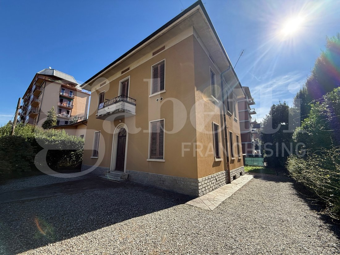 Villa in Erba, Lombardy, Italy 1 - 16172344