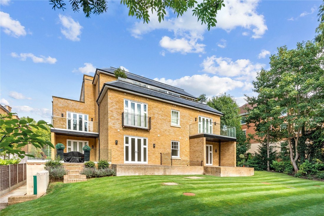 Apartment in Northwood, Hillingdon, England 1 - 16170633