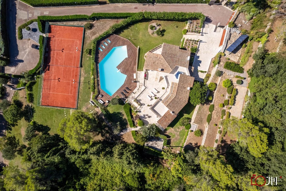 Estate in Mougins, Provence-Alpes-Côte d'Azur, France 1 - 16179827