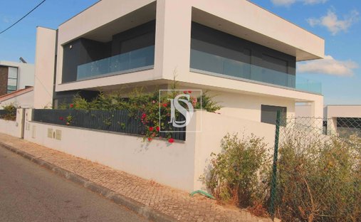 Villa a Santo António dos Cavaleiros, Lisbona, Portogallo 1