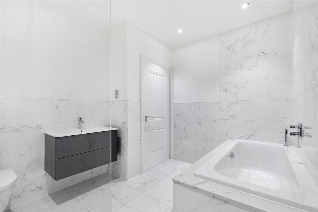 Apartment in Northwood, Hillingdon, England 2 - 16170633