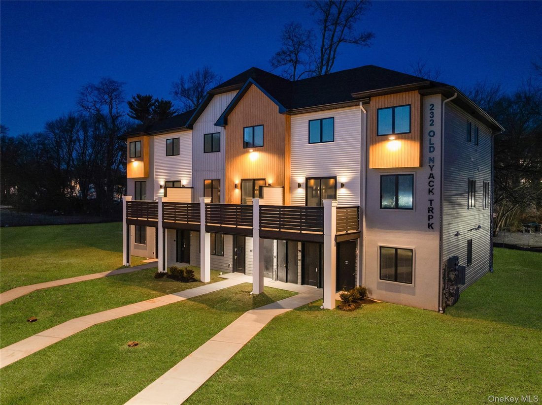 Condo in Spring Valley, New York, United States 2 - 16173253