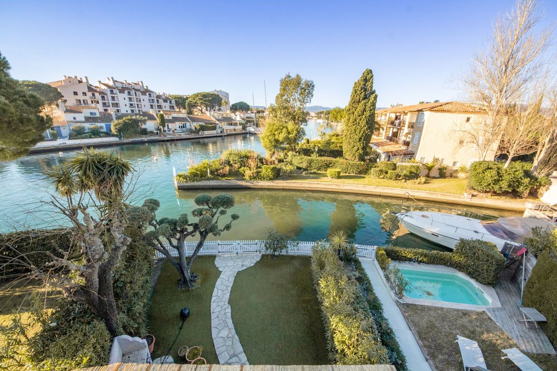 Villa in Grimaud, Provence-Alpes-Côte d'Azur, France 1 - 16171443
