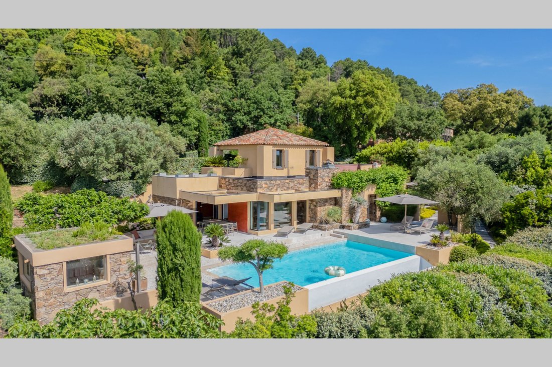 Villa in La Garde-Freinet, Provence-Alpes-Côte d'Azur, France 1 - 16171407