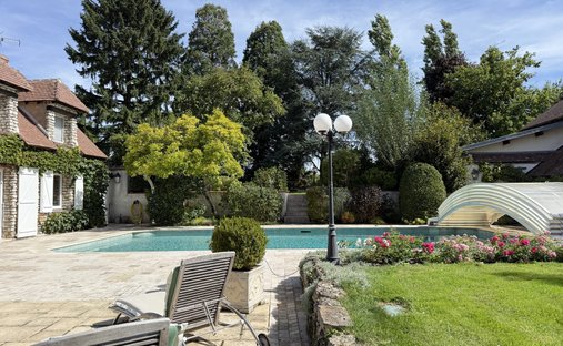 House in Bourgogne-Pasteur, Orleans, France 1