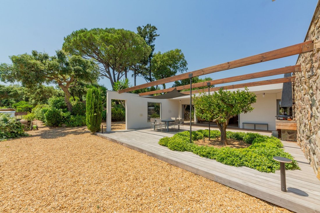 Villa in Grimaud, Provence-Alpes-Côte d'Azur, France 1 - 16171477