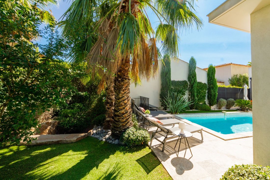 Villa en Sainte-Maxime, Provenza-Alpes-Costa Azul, Francia 1 - 16171311