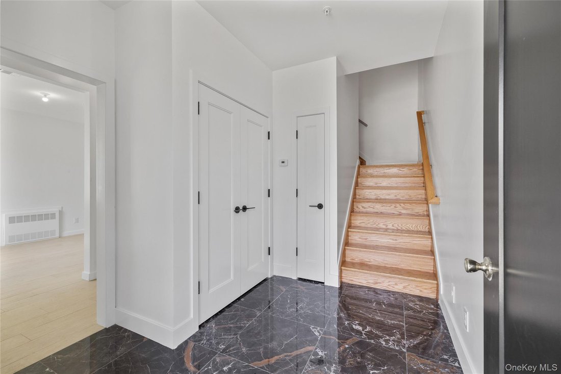 Condo in Spring Valley, New York, United States 5 - 16173253