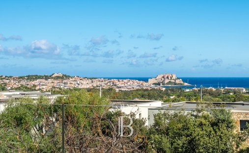 Villa in Secteur Périphérique, Calvi, France 1