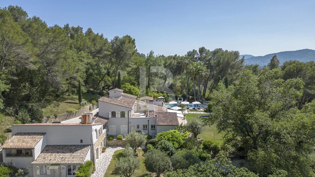 Estate in Mougins, Provence-Alpes-Côte d'Azur, France 4 - 16179862