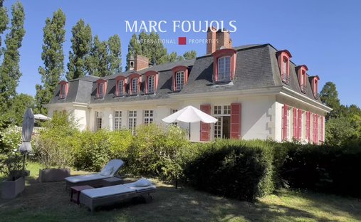 Estate in Saint-Martin-en-Biere, Ile-de-France, France 1