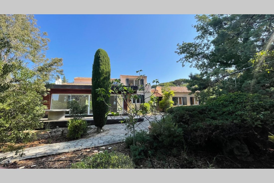 Villa in Les Bouteillers, Sainte-Maxime, France 3 - 16171184